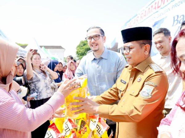 Pemprov Banten Gelar Bazar Ramadan di KP3B Serang, Warga Berburu Sembako Murah
