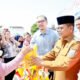 Pemprov Banten menggelar Bazar Ramadan di KP3B Serang. Warga antusias membeli sembako murah untuk kebutuhan Ramadan.
