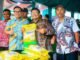Pemkot Tangsel gelar bazar Ramadan di 7 kecamatan. Warga antre beli sembako murah untuk membantu daya beli selama bulan puasa.