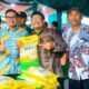 Pemkot Tangsel gelar bazar Ramadan di 7 kecamatan. Warga antre beli sembako murah untuk membantu daya beli selama bulan puasa.