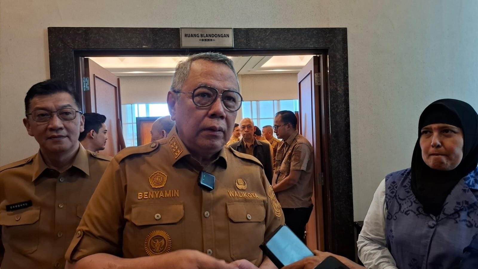 Benyamin Davnie dorong pemerintahan bersih melalui sosialisasi gratifikasi kepada OPD, camat, dan lurah di Tangsel.