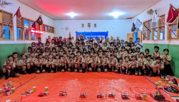 Pramuka SMPN 1 Cisoka menggelar buka puasa bersama lintas angkatan, menjaga tradisi silaturahmi alumni dan anggota aktif.