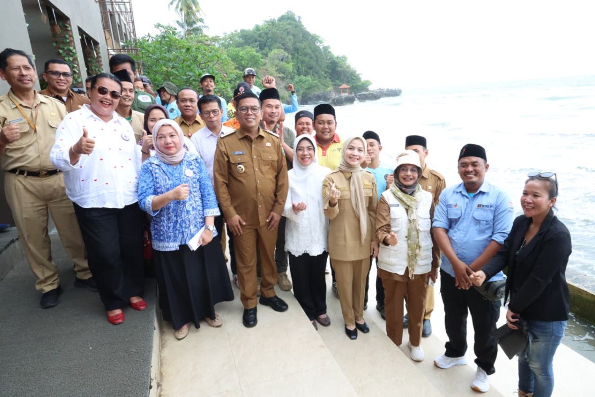 Andra Soni dialog dengan pelaku wisata Anyer-Cinangka, siapkan pembenahan infrastruktur dan target 2 juta wisatawan Lebaran 2026.