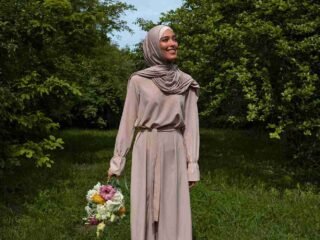 7 Inspirasi Warna Baju Lebaran yang Cocok Dipakai Pemilik Kulit Sawo Matang