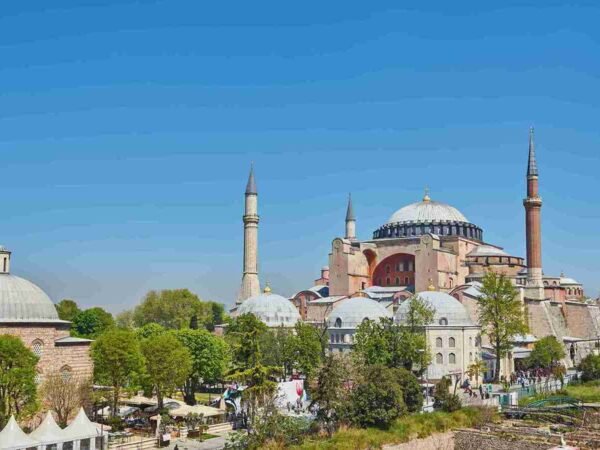 Menelusuri Jejak Iman di Lima Penjuru Dunia