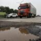 Kerusakan Tol Jakarta–Tangerang disorot DPR. Komisi V ingatkan risiko kecelakaan saat arus mudik dan minta perbaikan dipercepat.