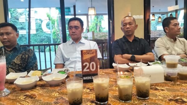 Kajari Kabupaten Tangerang buka puasa bersama wartawan FKJKT untuk mempererat silaturahmi dan sinergi kejaksaan dengan insan pers.