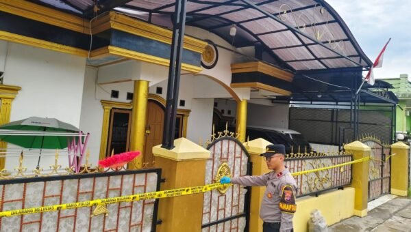Pria di Tigaraksa, Tangerang tewas diduga dibunuh istri siri setelah cekcok terkait rencana poligami. Polisi masih dalami kasus.