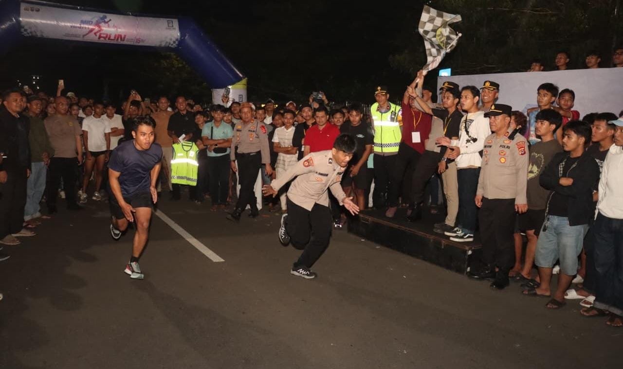 Midnight Run Ramadan di Tigaraksa digelar Polresta Tangerang dan BEM untuk ajak pemuda berolahraga dan cegah kenakalan remaja.