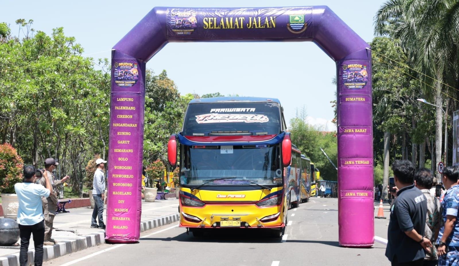 Pemkab Tangerang melepas lebih dari 3.000 peserta mudik gratis 2026 dengan 56 bus menuju 19 kota di Jawa dan Sumatra.