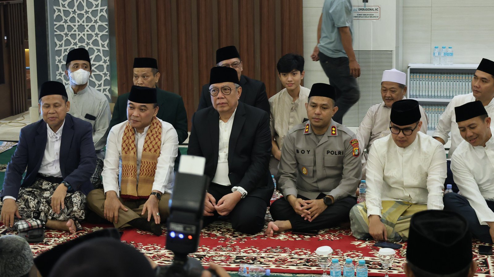Pemkot Tangsel memperingati Nuzulul Quran di Serpong. Benyamin Davnie ajak masyarakat memperkuat nilai religius Ramadan.