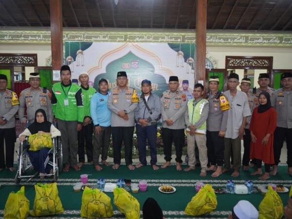 Isi Ramadan dengan Berbagi, Polresta Tangerang Santuni Yatim dan Bantu Masyarakat Kurang Mampu