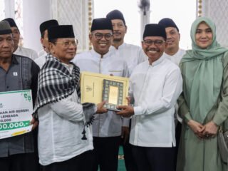 Safari Ramadan di Masjid Jami’atul Khoir Kota Tangerang, Andra Soni Ajak Warga Perkuat Syukur