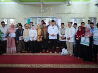 Benyamin Davnie Dampingi Gubernur Banten Safari Ramadan di Masjid Arrohman Serpong