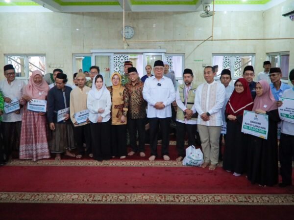 Benyamin Davnie Dampingi Gubernur Banten Safari Ramadan di Masjid Arrohman Serpong