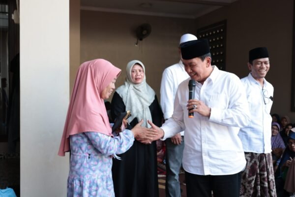 Bupati Tangerang Maesyal Rasyid hadiri santunan anak yatim dan dhuafa di Balaraja, ajak warga manfaatkan Ramadan untuk berbagi.