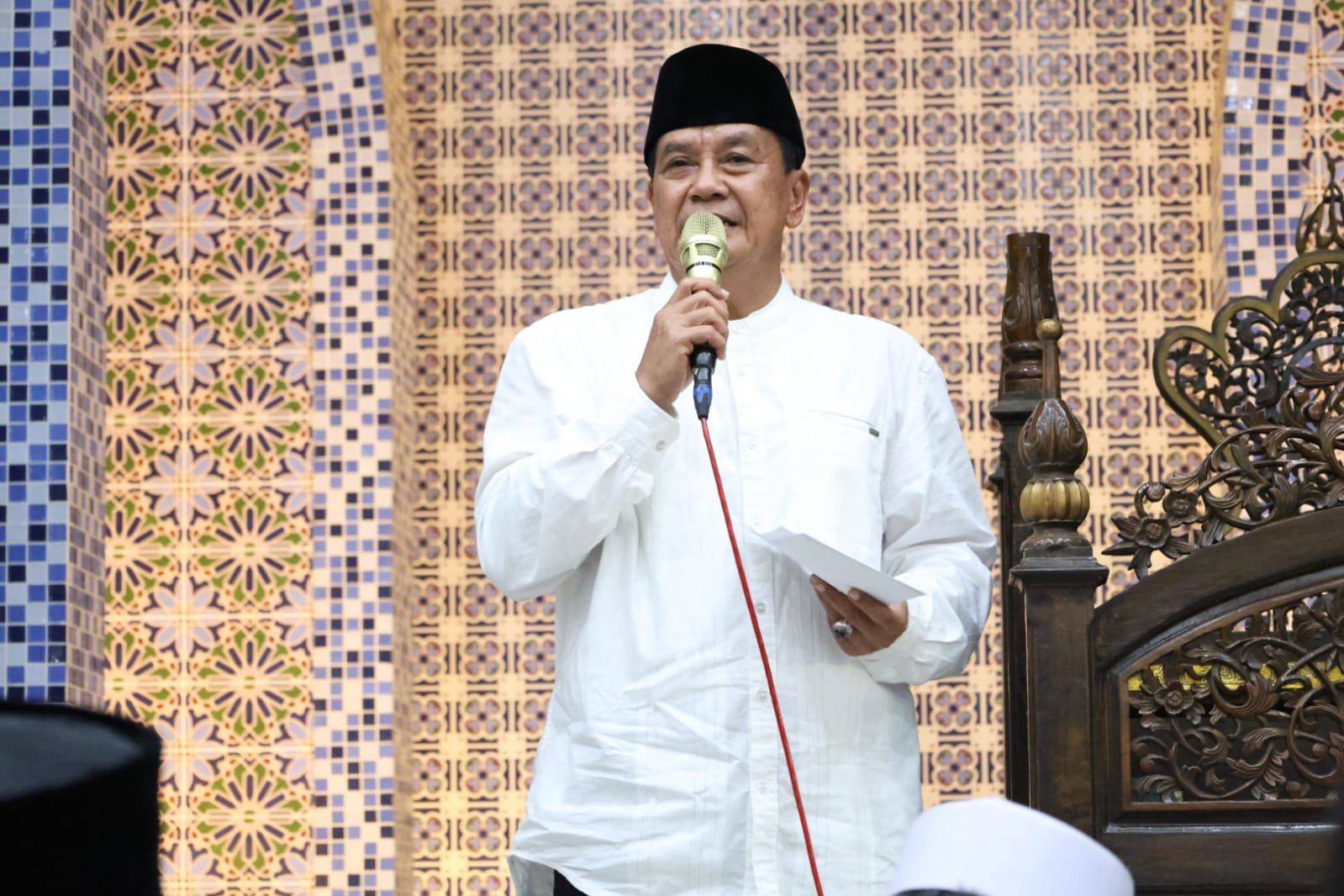 Bupati Tangerang Maesyal Rasyid gelar Tarawih Keliling di Curug dan siap bahas solusi lahan parkir Masjid Al-Mubarok.