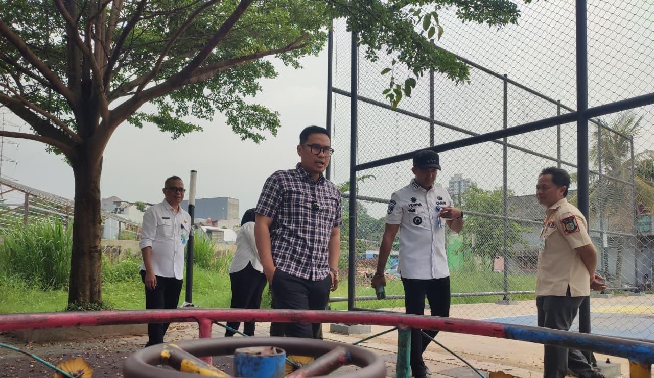 Wakil Wali Kota Tangsel tinjau tiga taman baru di Ciputat Timur yang hampir rampung dan siap menjadi ruang publik warga.