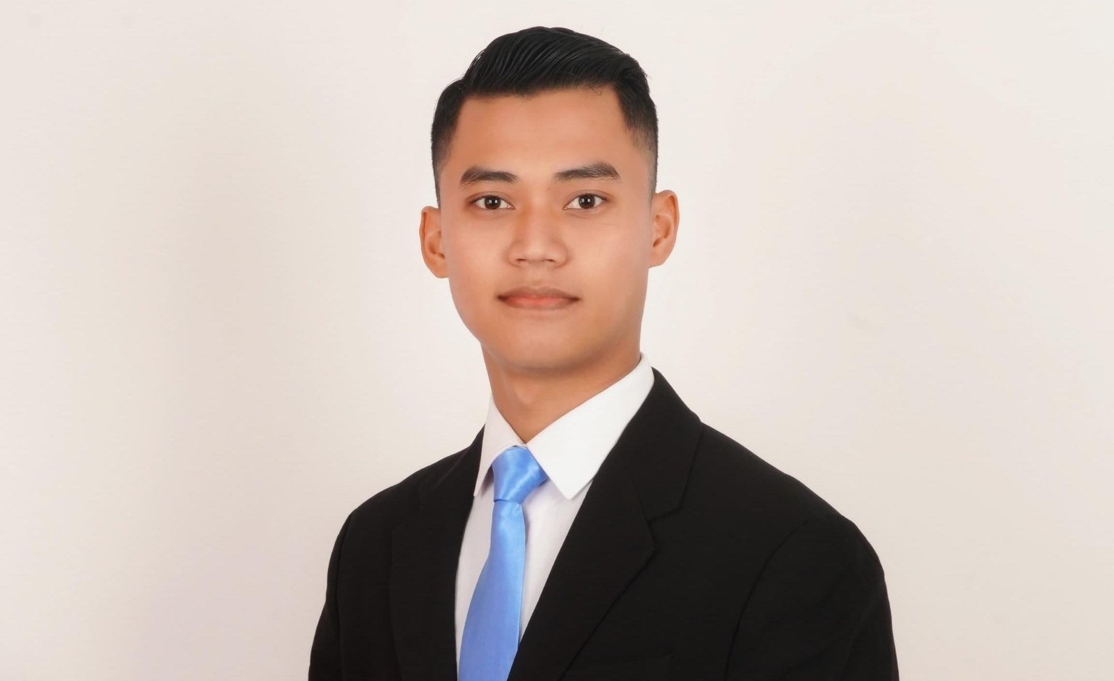 Artikel ini mengulas maraknya perdagangan manusia dan lemahnya sistem hukum Indonesia dalam melindungi korban dari sindikat global.