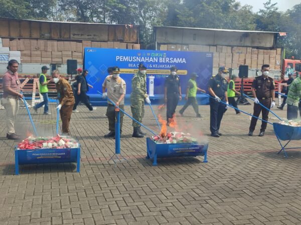Capai Rp34,8 Miliar, Bea Cukai Banten Musnahkan Puluhan Juta Batang Rokok Ilegal