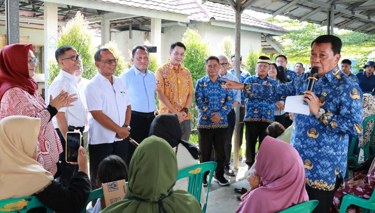 Bupati Tangerang meminta perusahaan di Cikupa bergotong royong memperbaiki jalan Desa Budi Mulya demi akses warga dan distribusi.
