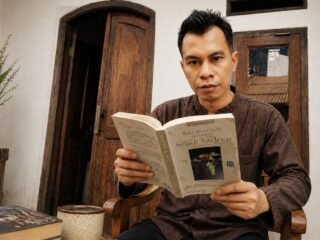 Pabrik Pengetahuan: Kritik atas Dominasi Epistemologi Modern dalam Pendidikan
