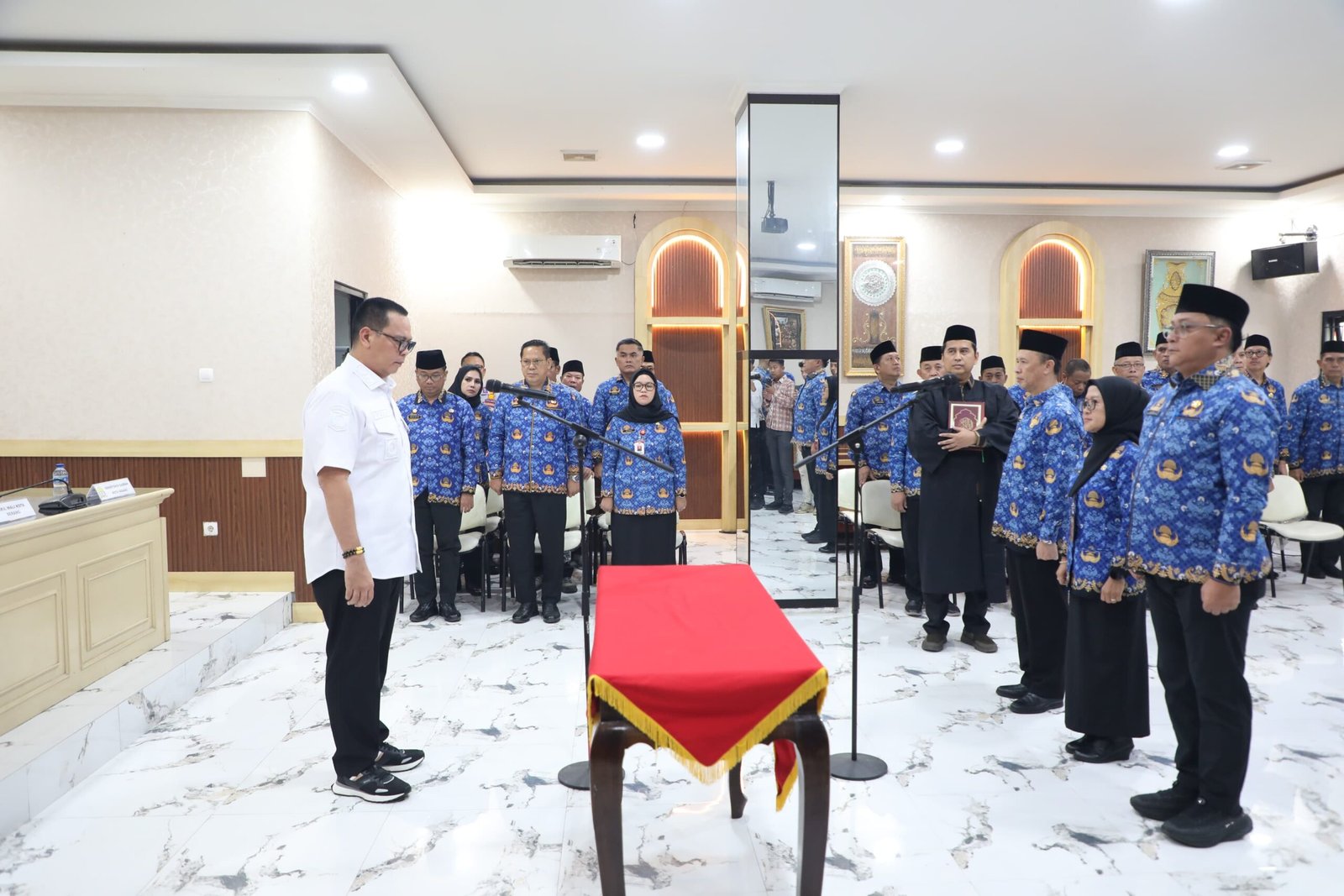 Walikota Serang Budi Rustandi lantik 3 Pejabat tinggi pratama yang baru. Mereka yang dilantik, Ina Lisnawati sebagai Kepala BPKAD, Imam Rana sebagai Kepala Bappeda, dan W Hari Pamungkas sebagai Kepala Bapperida Kota Serang yang baru, Kamis (2/4/2026)