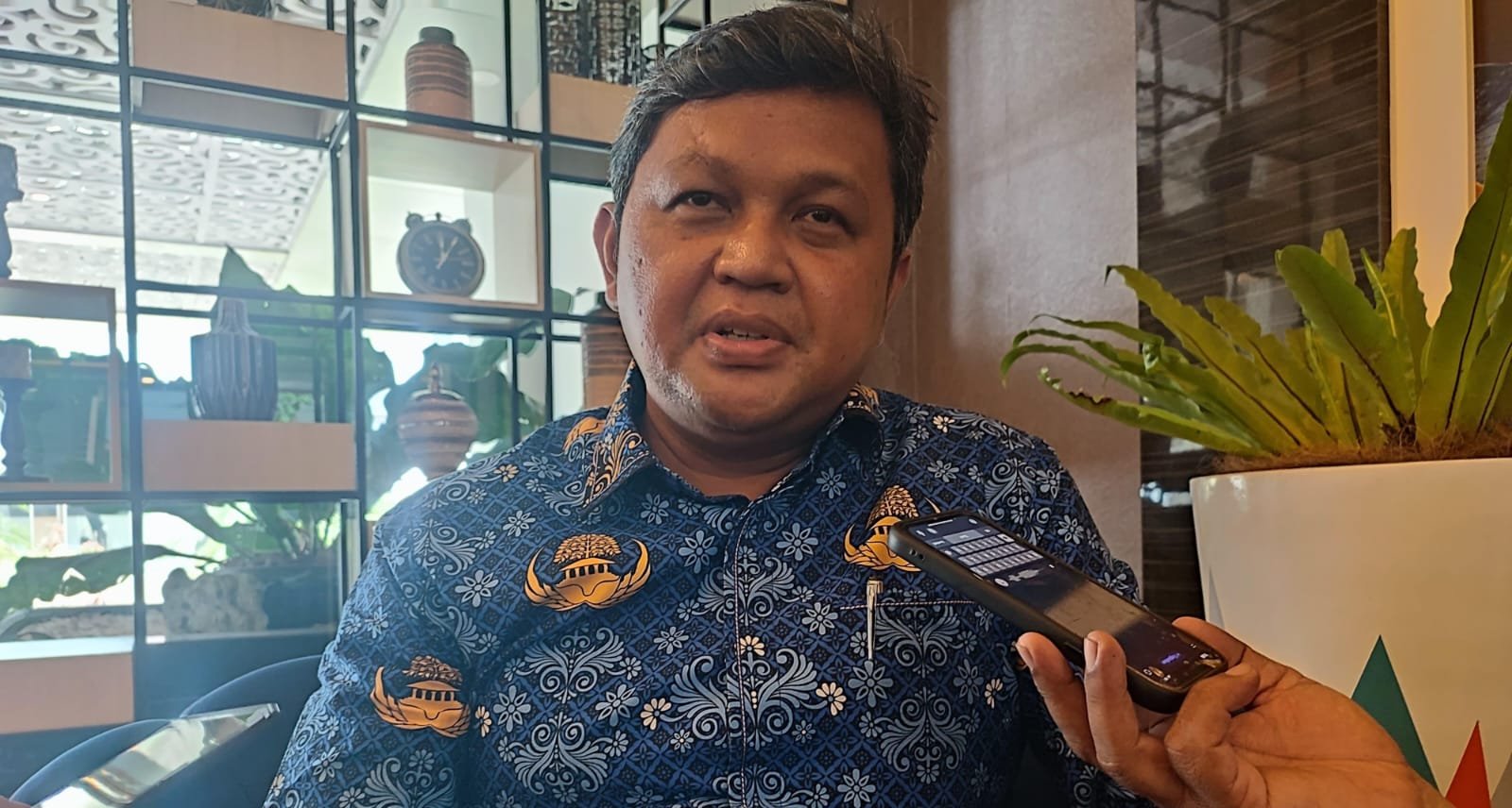 Dindikbud Tangsel siapkan juknis lebih awal untuk SPMB 2026. Sistem tetap, sosialisasi digencarkan demi penerimaan siswa lebih tertib.