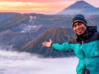 Dekonstruksi Takdir: Belajar Mencintai Kenyataan, Memeluk Ketetapan Tuhan