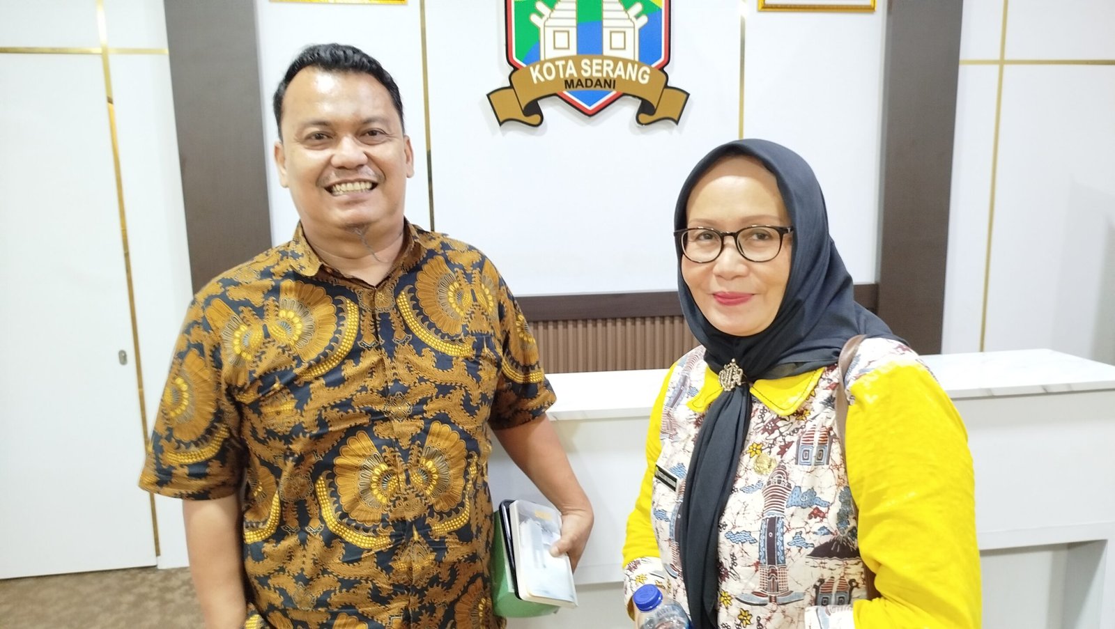 Kepala Bidang Hubungan Industrial Disnakertrans Kota Serang, Ratu Ani Nuraini didampingi Kepala Bidang Pelatihan dan Produktivitas Disnakertrans Kota Serang, Nafis Hani