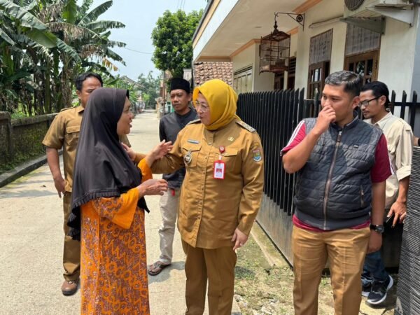 Wabup Tangerang Intan Nurul Hikmah Tinjau Rumah Tidak Layak Huni di Balaraja