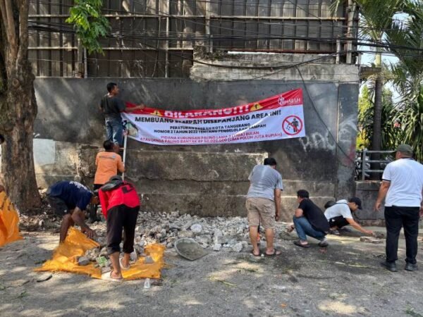 Pemkot Tangerang Tertibkan TPS Liar di Jalan Bona-Sekneg Pinang