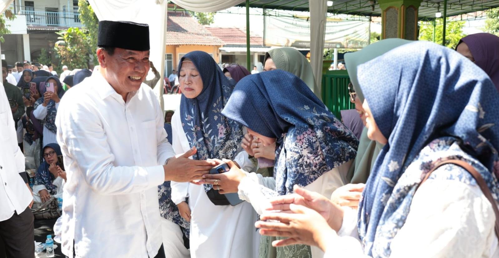 Bupati Tangerang temui warga Pasarkemis, serap aspirasi, percepat pembangunan infrastruktur dan program sosial daerah.