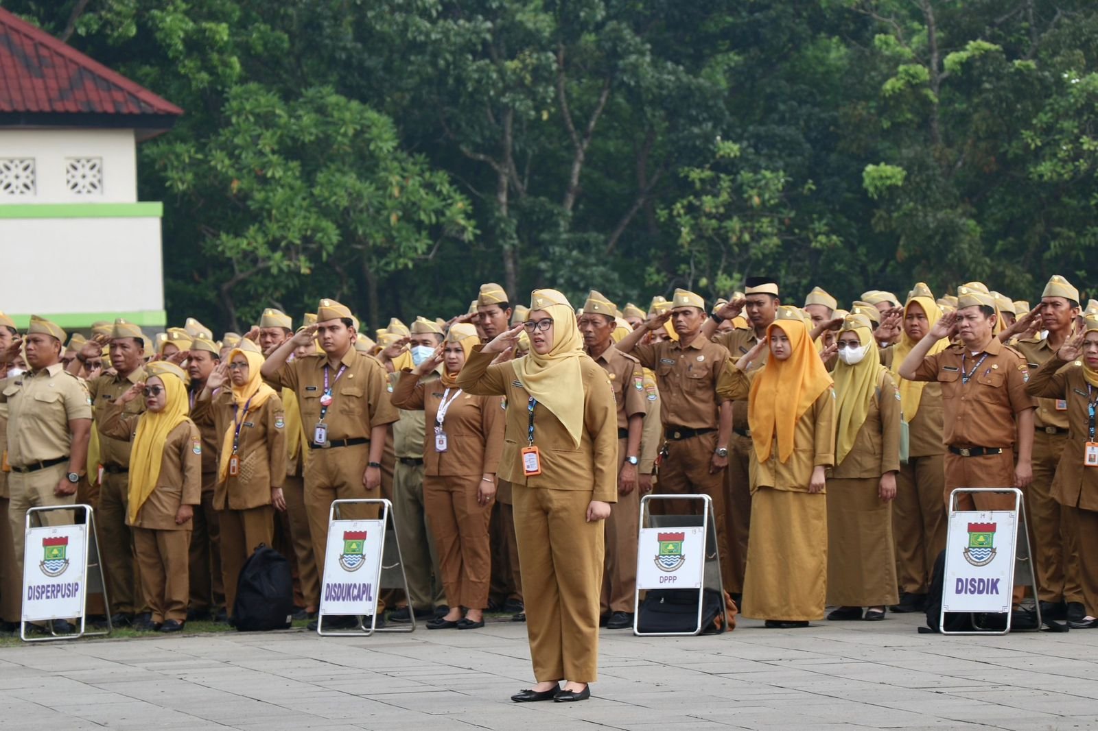 Wabup Tangerang Intan Nurul Hikmah tekankan disiplin ASN demi peningkatan pelayanan publik serta pengawasan WFH tetap optimal.