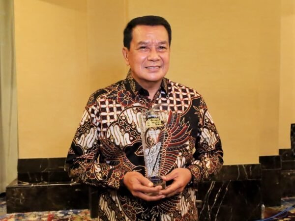 Bupati Tangerang Raih Penghargaan Economic Growth di National Governance Awards 2026