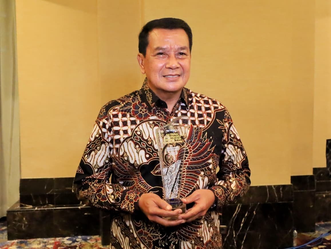 Bupati Tangerang raih penghargaan Economic Growth di National Governance Awards 2026 atas inovasi tata kelola dan ekonomi daerah.