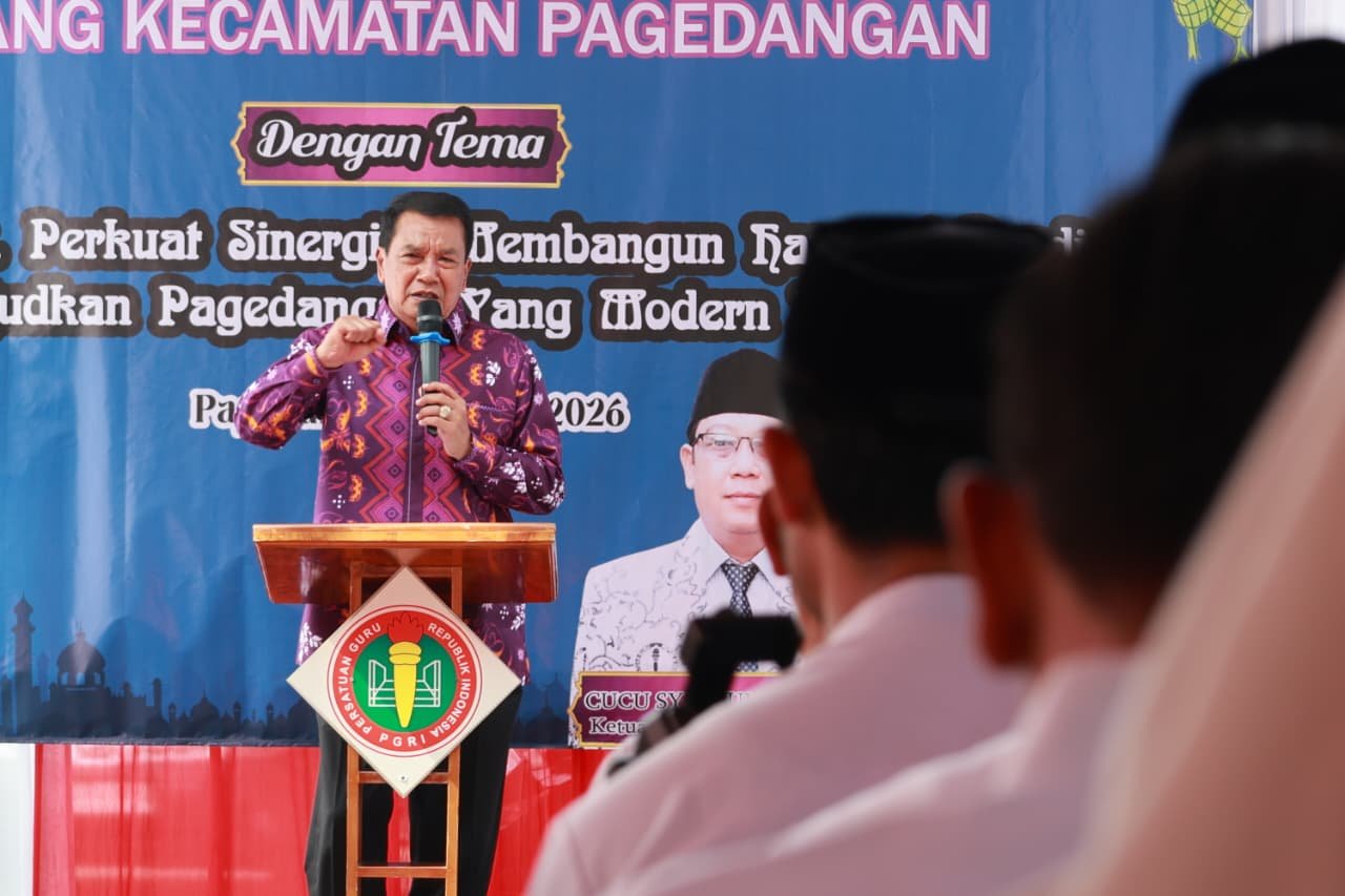 Bupati Tangerang tegaskan perluasan beasiswa di acara PGRI Pagedangan, dorong akses pendidikan bagi siswa kurang mampu.