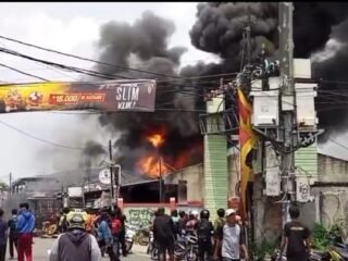 Bengkel di Pamulang Terbakar, Diduga Korsleting Listrik, Kerugian Rp3,5 Miliar