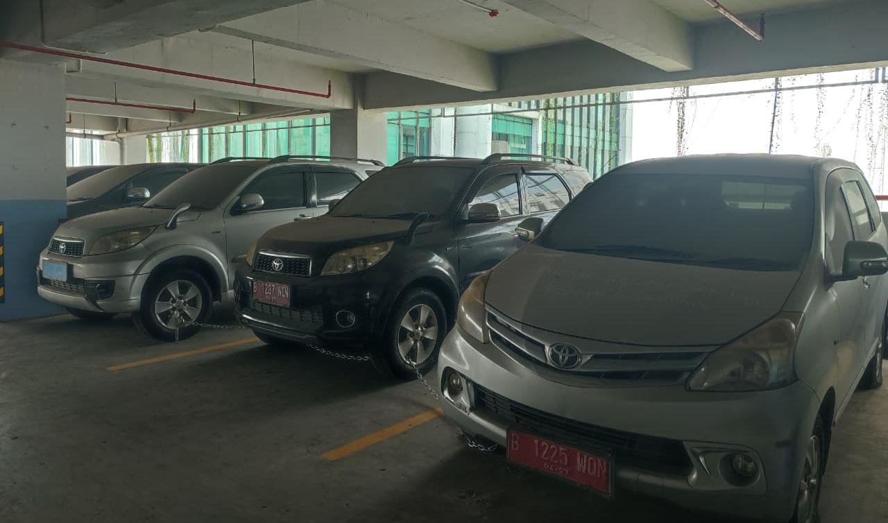 Pemkot Tangsel meraup Rp18 miliar dari lelang 181 kendaraan dinas secara terbuka lewat e-auction bersama KPKNL.