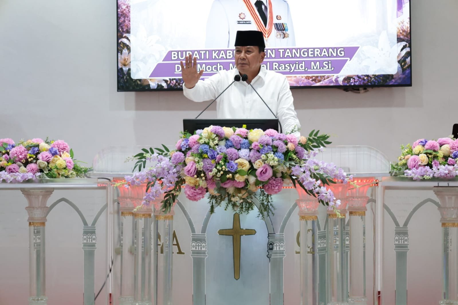 Bupati Tangerang pastikan tak ada pembatasan ibadah saat monitoring Paskah di Pasar Kemis, tegaskan komitmen jaga toleransi.