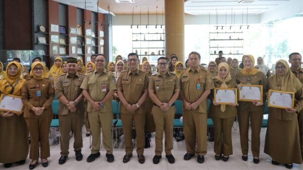 Pemkot Tangsel tingkatkan layanan kesehatan lewat evaluasi BLUD, targetkan Puskesmas dan RSUD setara rumah sakit swasta profesional.