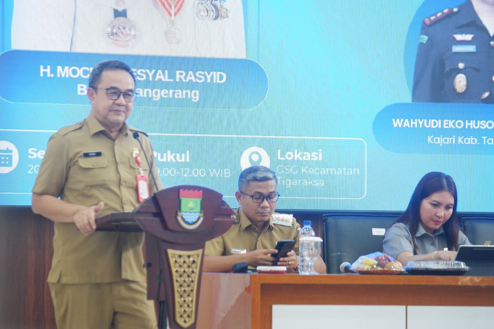 Sekda Kab. Tangerang Soma Atmaja membuka sosialisasi penguatan budaya hukum di Desa Tigaraksa untuk tata kelola desa tertib.