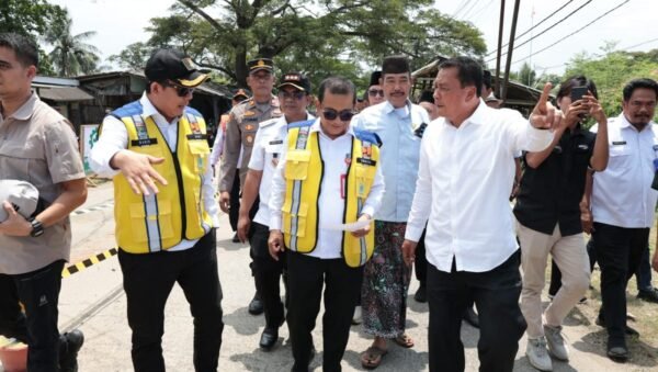 Pemkab Tangerang mulai perbaikan jalan Pakuhaji–Sukadiri bertahap untuk kurangi macet dan tingkatkan kualitas infrastruktur daerah.
