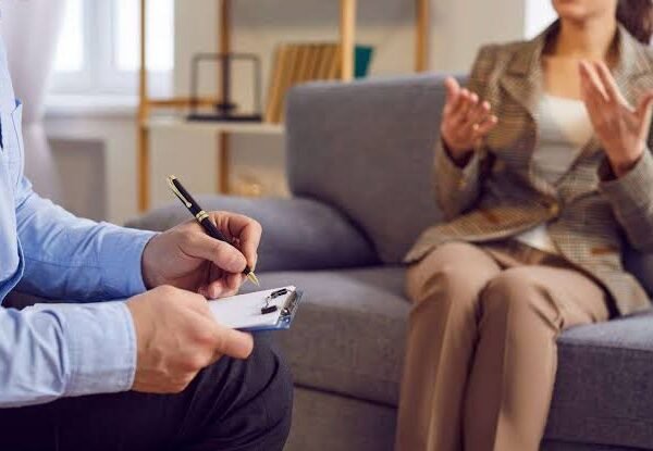 Psikolog vs Psikiater, Ini Perbedaan Penting yang Perlu Anda Ketahui