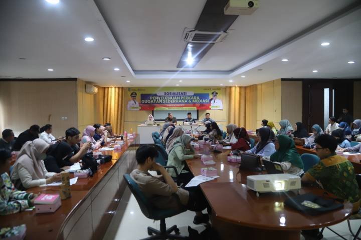 Pemkot Tangerang gelar sosialisasi hukum bagi UMKM untuk cegah sengketa dan penipuan serta perkuat perlindungan usaha pelaku bisnis kecil.