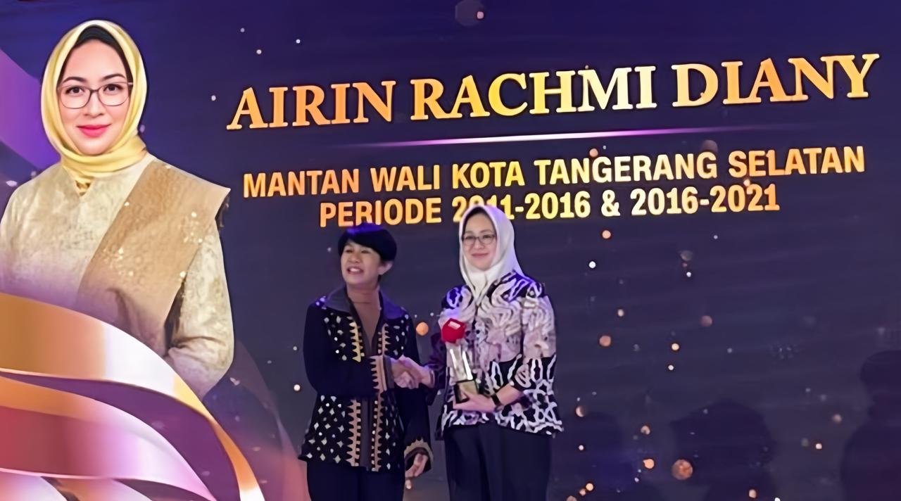 Benyamin Davnie menyebut Airin sebagai arsitek kemajuan Tangsel usai meraih penghargaan nasional pembangunan daerah.