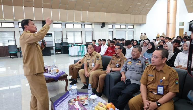 Pemkab Tangerang menggandeng 33 perguruan tinggi dalam Program Beasiswa Tangerang Gemilang 2026 untuk perluas akses kuliah.