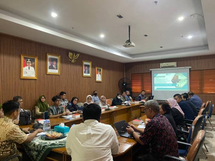 Disnaker Kota Tangerang membina 20 LPK swasta guna meningkatkan kualitas SDM dan daya saing tenaga kerja lokal.