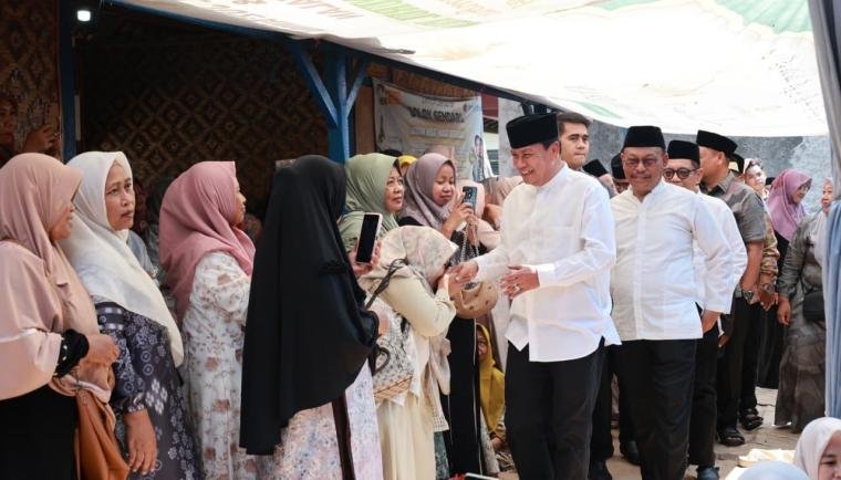 Bupati Tangerang hadiri halal bihalal FKMT Kosambi dan mengajak masyarakat memperkuat persatuan serta silaturahmi.