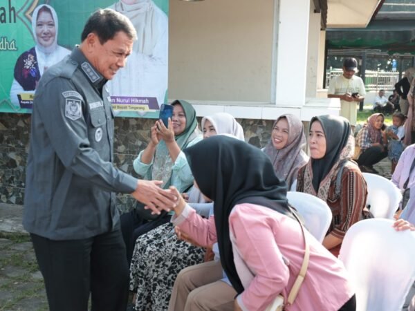 Bupati Tangerang Tinjau Langsung Penjualan Sembako Murah di Alun-Alun Tigaraksa